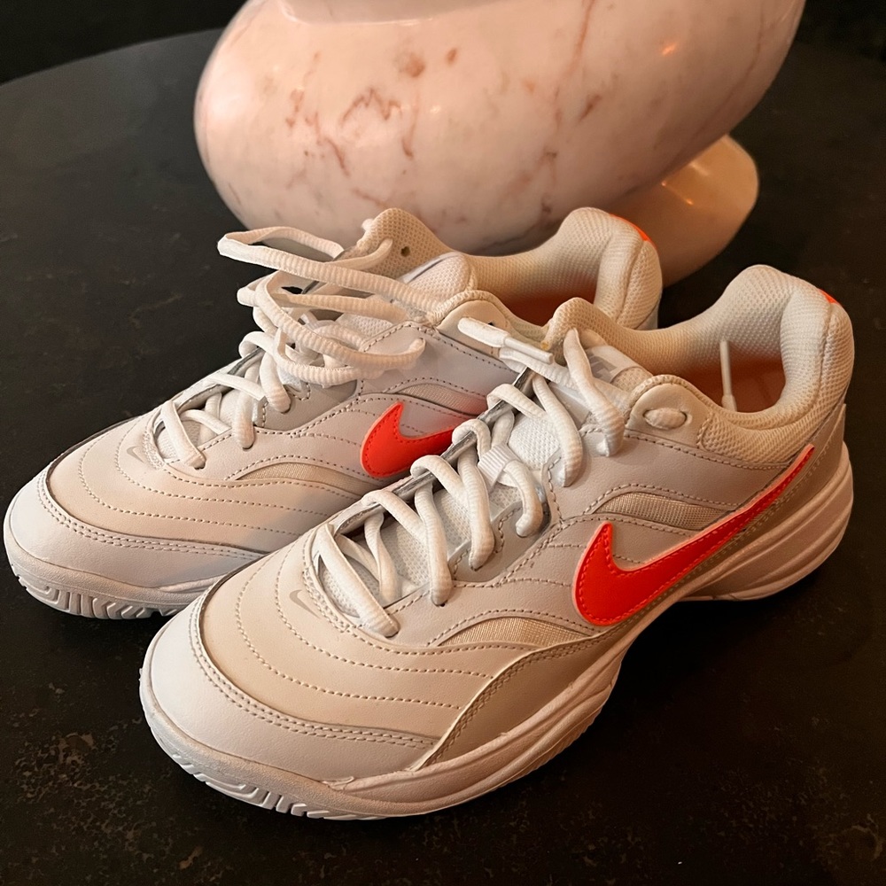 Nike tennis shoes (womens)